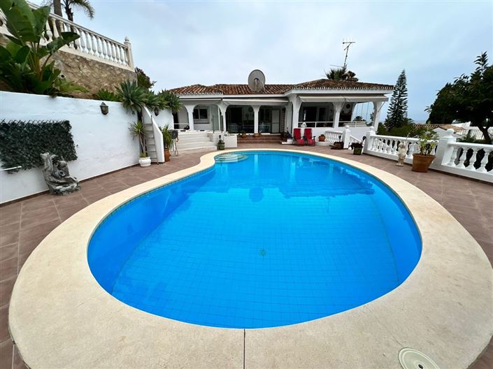Image No.1-5 Bed Villa for sale