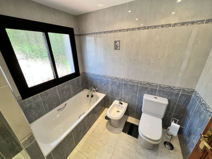 Image No.26-4 Bed Villa for sale