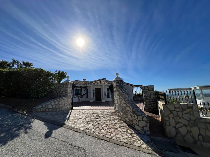 Image No.58-4 Bed Villa for sale