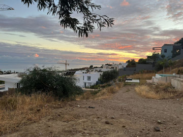 1 - Mijas Pueblo, Plot