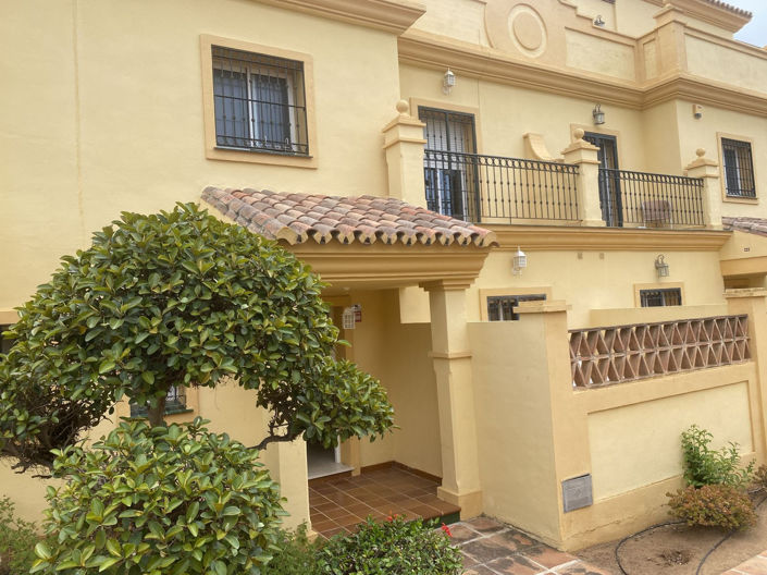 Image No.1-3 Bed Townhouse for sale