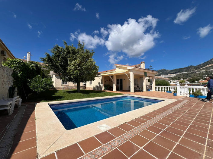Image No.1-Villa de 5 chambres à vendre à Benalmadena