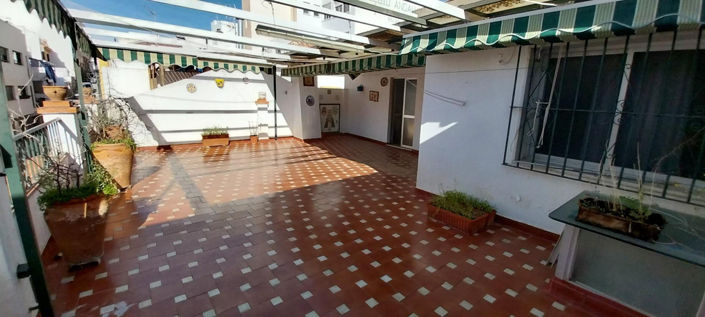 Image No.1-6 Bed Townhouse for sale