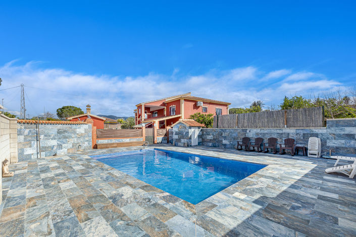Image No.1-4 Bed Villa for sale