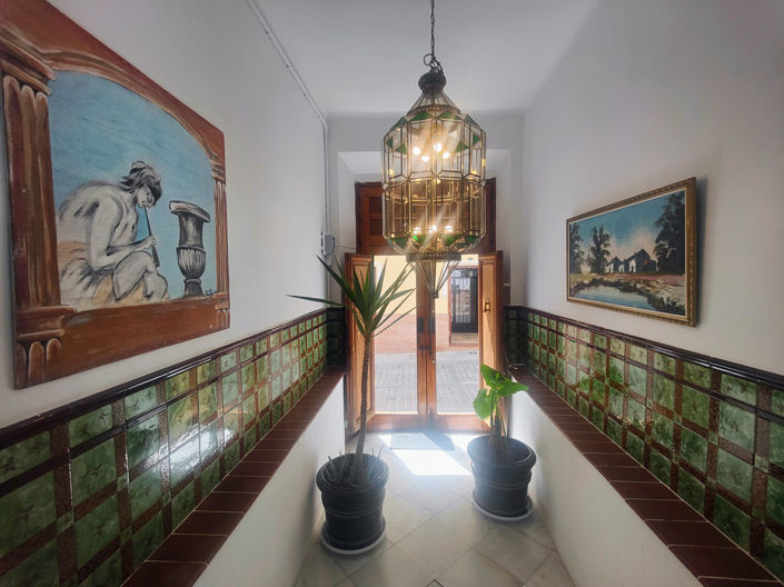 Image No.1-8 Bed Villa for sale