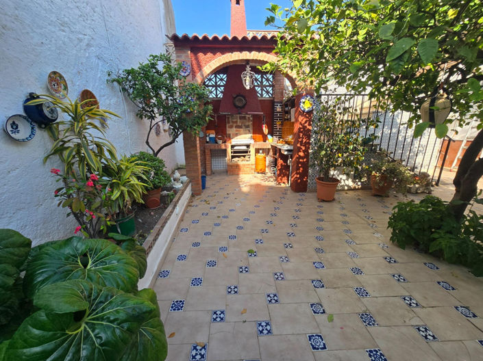 Image No.1-4 Bed Townhouse for sale