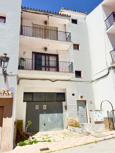 Image No.1-3 Bed Townhouse for sale
