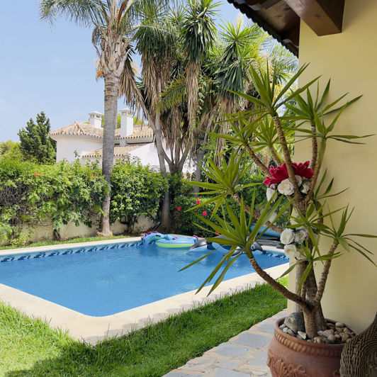 Image No.1-5 Bed Villa for sale