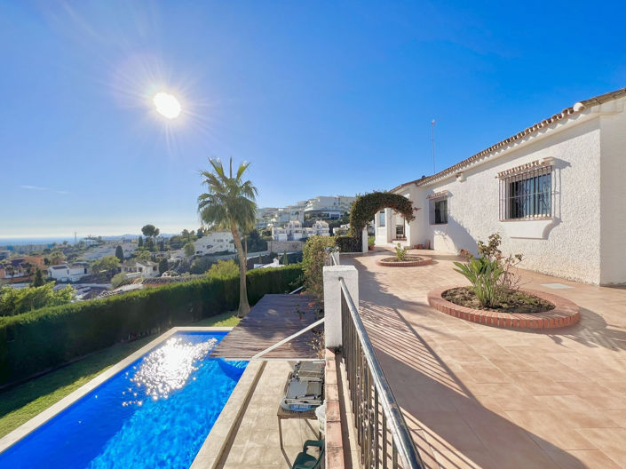 Image No.1-4 Bed Villa for sale