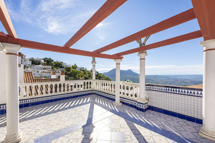 Image No.1-4 Bed Townhouse for sale