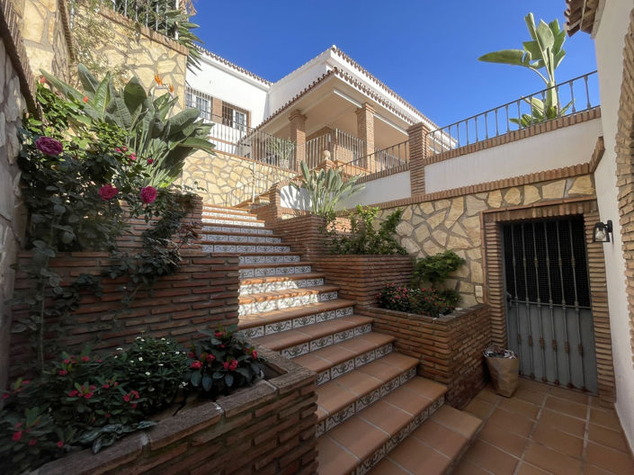 Image No.1-5 Bed Villa for sale