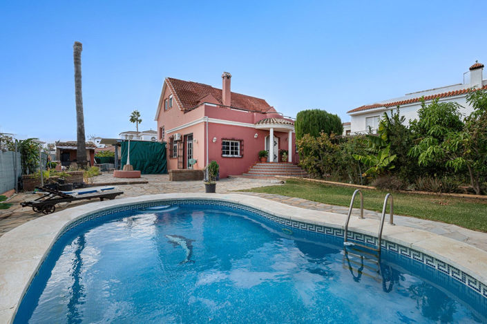 Image No.1-Villa de 8 chambres à vendre à San Luis de Sabinillas