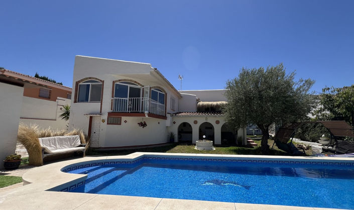 Image No.1-3 Bed Villa for sale