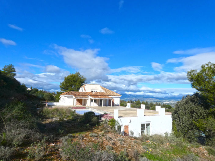 Image No.1-9 Bed Villa for sale