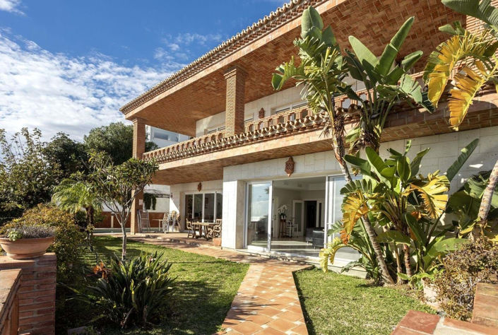 Image No.1-7 Bed Villa for sale