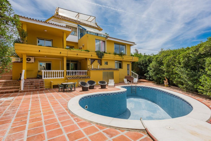 Image No.1-9 Bed Villa for sale