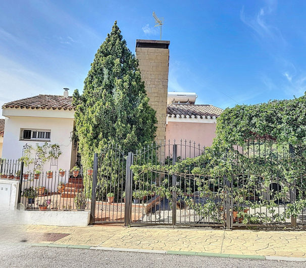 Image No.1-3 Bed Villa for sale