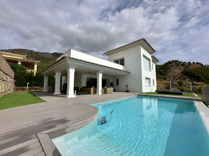 Image No.1-4 Bed Villa for sale