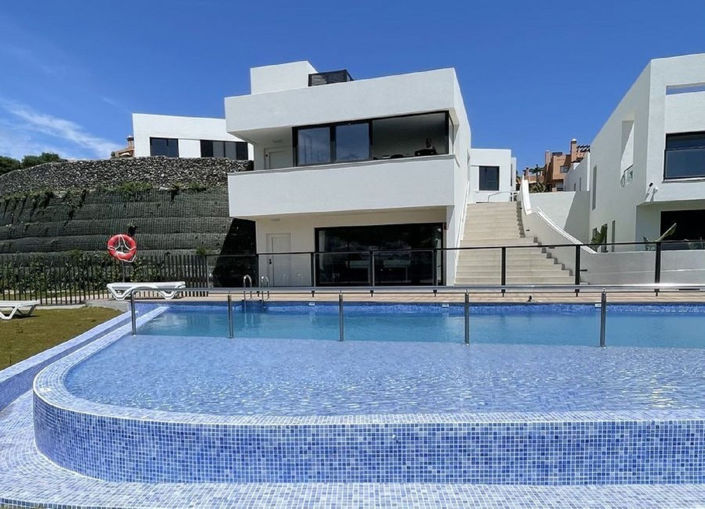 Image No.1-3 Bed Villa for sale