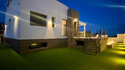 XAVIER-VILLA--CEIOL-28--SIDE-ON-VIEW