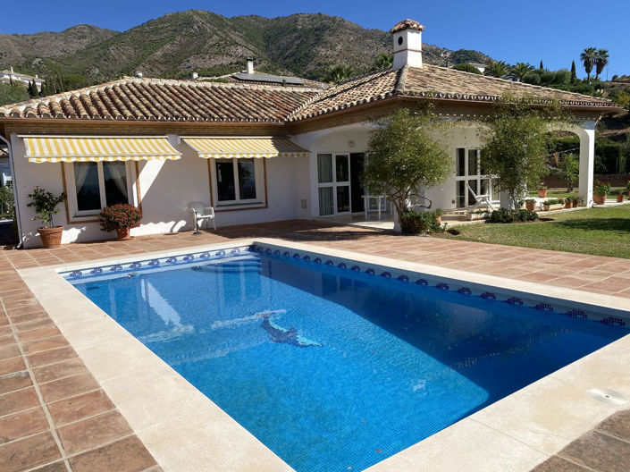 Image No.1-4 Bed Villa for sale