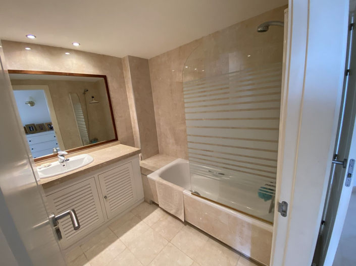 Image No.20-3 Bed Apartment for sale