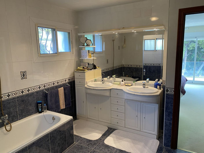 Image No.19-4 Bed Villa for sale