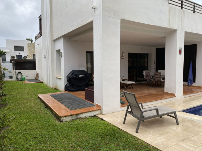 Image No.2-3 Bed Villa for sale