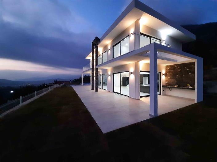 Image No.1-4 Bed Villa for sale