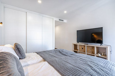 1211la-duquesamalagamiddle-floor-apartment10