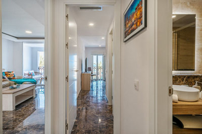 1211la-duquesamalagamiddle-floor-apartment11