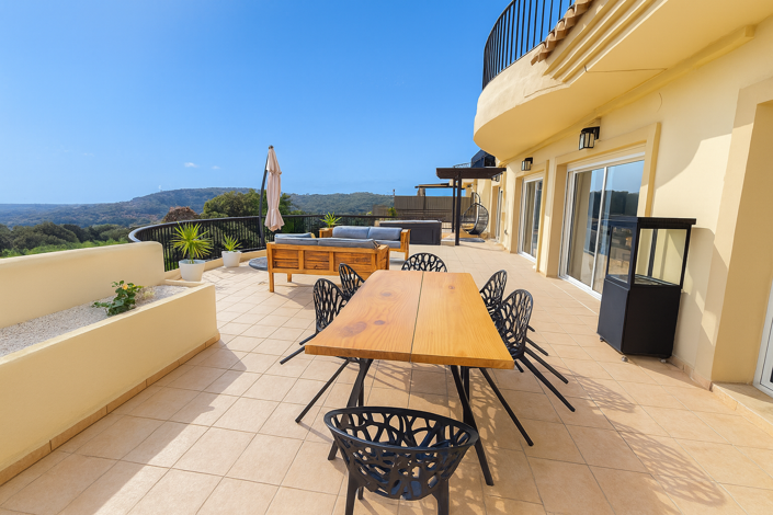 Image No.12-2 Bed Property for sale