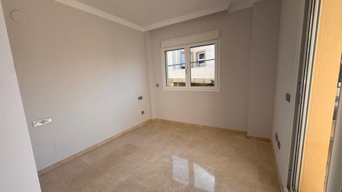 Image No.13-3 Bed Property for sale