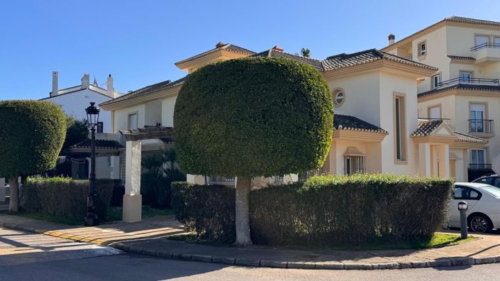 Image No.26-3 Bed Property for sale