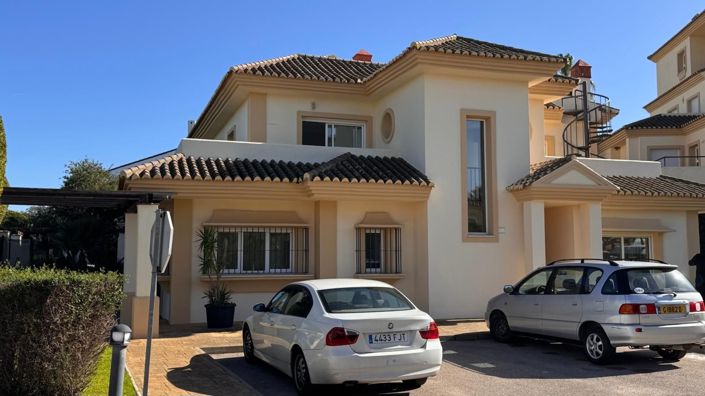 Image No.36-3 Bed Property for sale