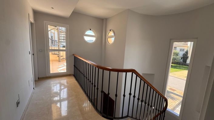 Image No.4-3 Bed Property for sale