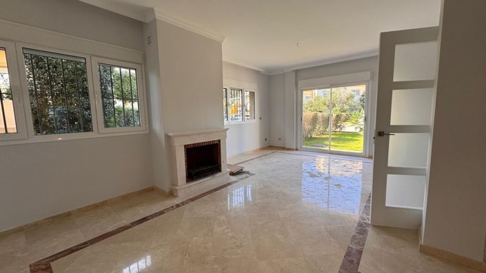 Image No.6-3 Bed Property for sale