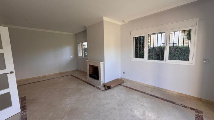 Image No.9-3 Bed Property for sale