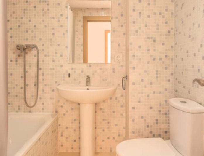 Image No.12-2 Bed Property for sale