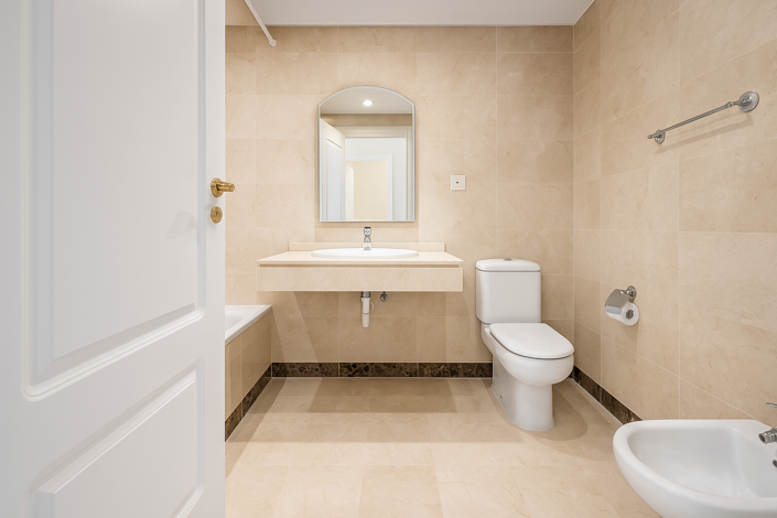 Image No.12-2 Bed Property for sale