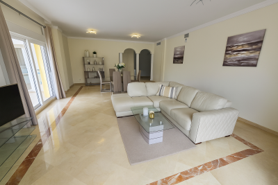 Spacious-Modern-Living-and-Dining-Area