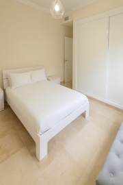 Minimalist-Bedroom-with-Geometric-Pendant