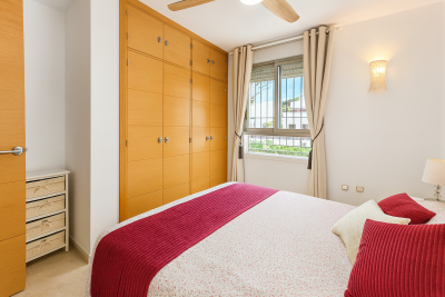 Bright-and-Comfortable-Bedroom-Interior