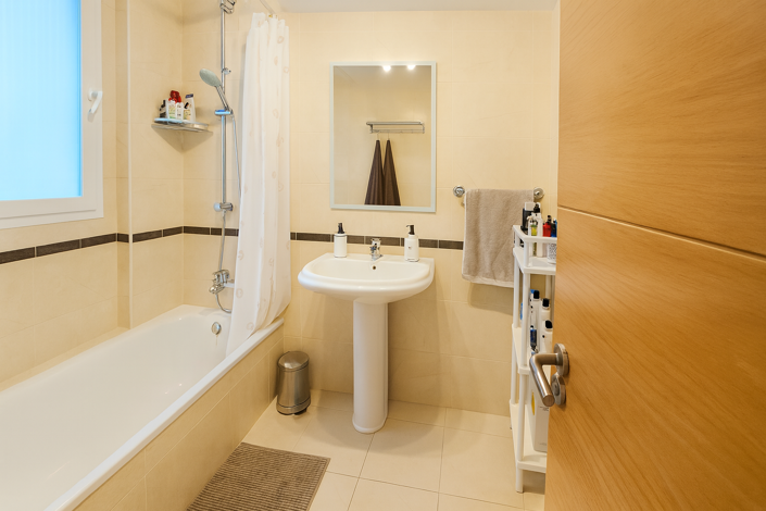 Image No.11-2 Bed Property for sale