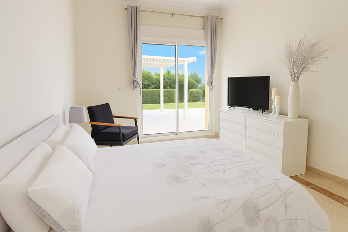 Image No.26-3 Bed Property for sale