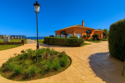 Promenade-by-the-Sea