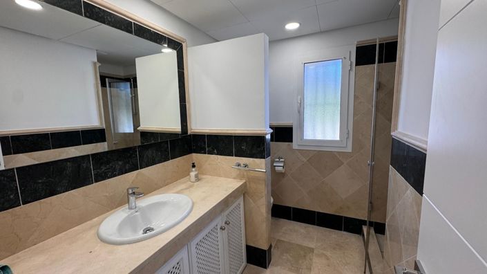 Image No.3-3 Bed Property for sale