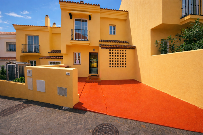 Image No.20-4 Bed Townhouse for sale