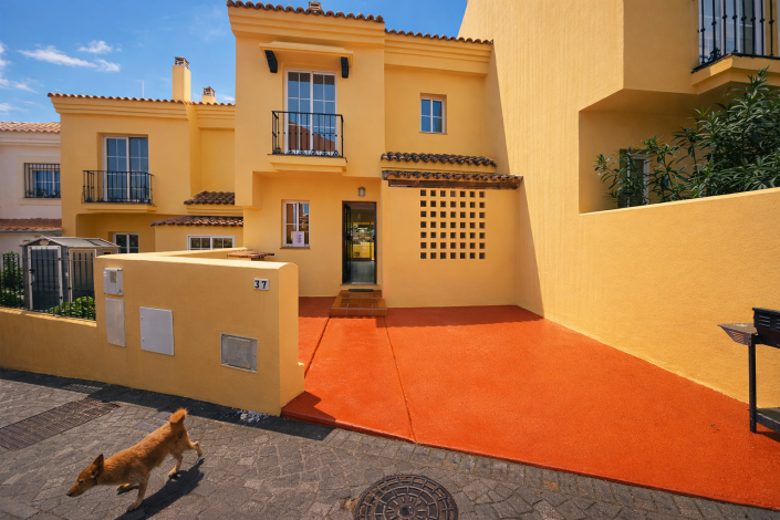 Image No.2-4 Bed Townhouse for sale