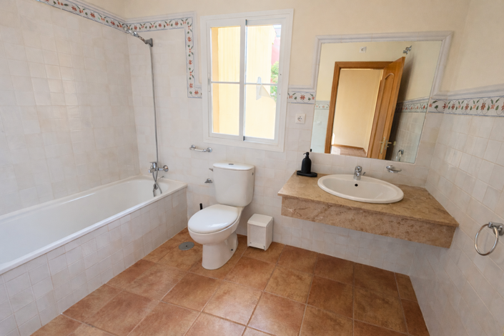 Image No.10-4 Bed Property for sale